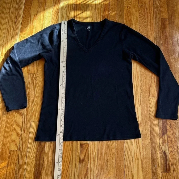 Long sleeve V-neck top - Picture 3 of 5